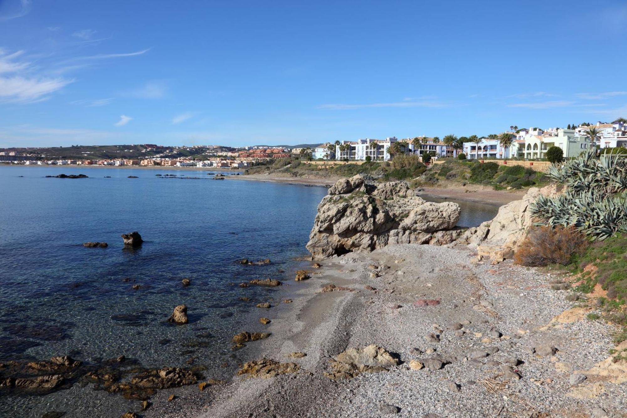 2233-lovely 2 Bedrooms On The Beach, Pool And Port Manilva