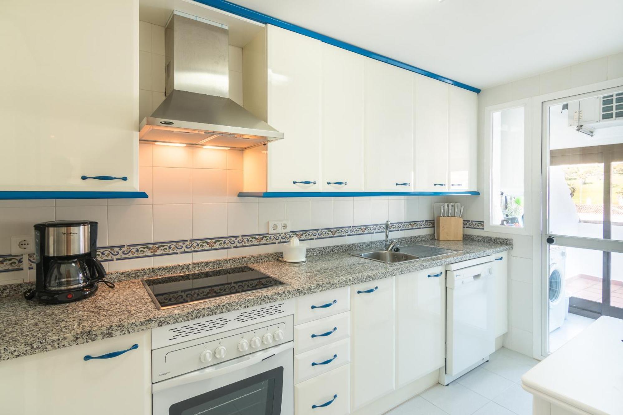 Apartment 2233-lovely 2 Bedrooms On The Beach, Pool And Port Manilva