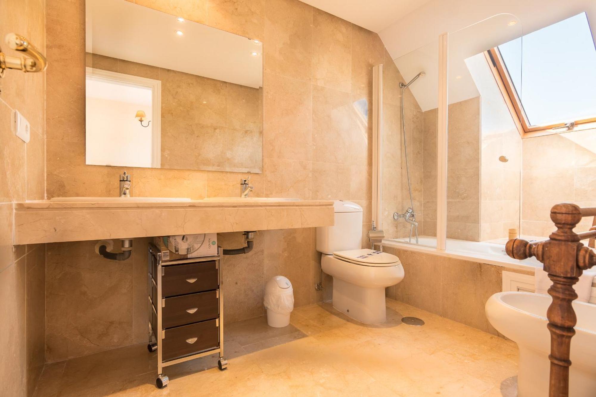 2233-lovely 2 Bedrooms On The Beach, Pool And Port Apartment *